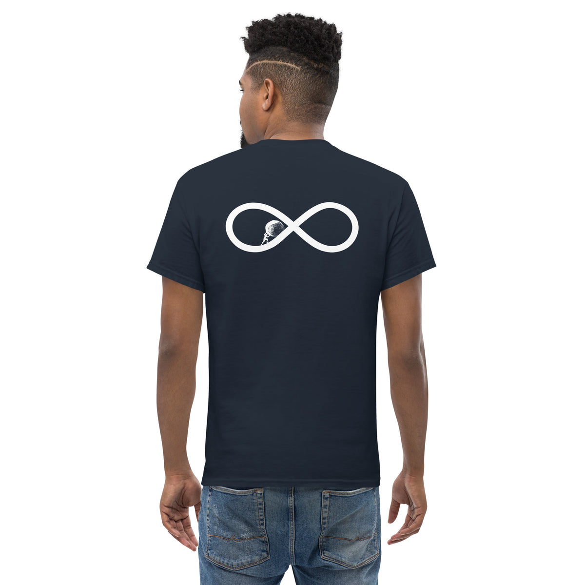 Sisyphus bis ins Unendliche – Rückseitiger Aufdruck – Unisex Classic T-Shirt  The Philosopher's Shirt