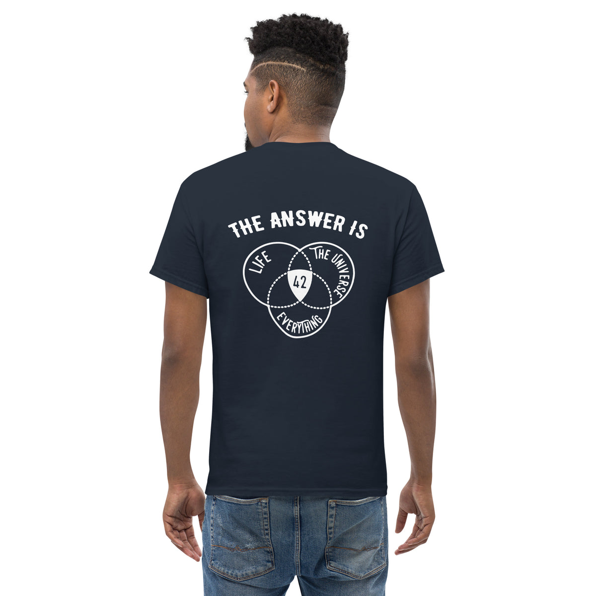 Die Antwort ist immer 42 – Rückseitiger Aufdruck – Unisex Classic T-Shirt  The Philosopher's Shirt