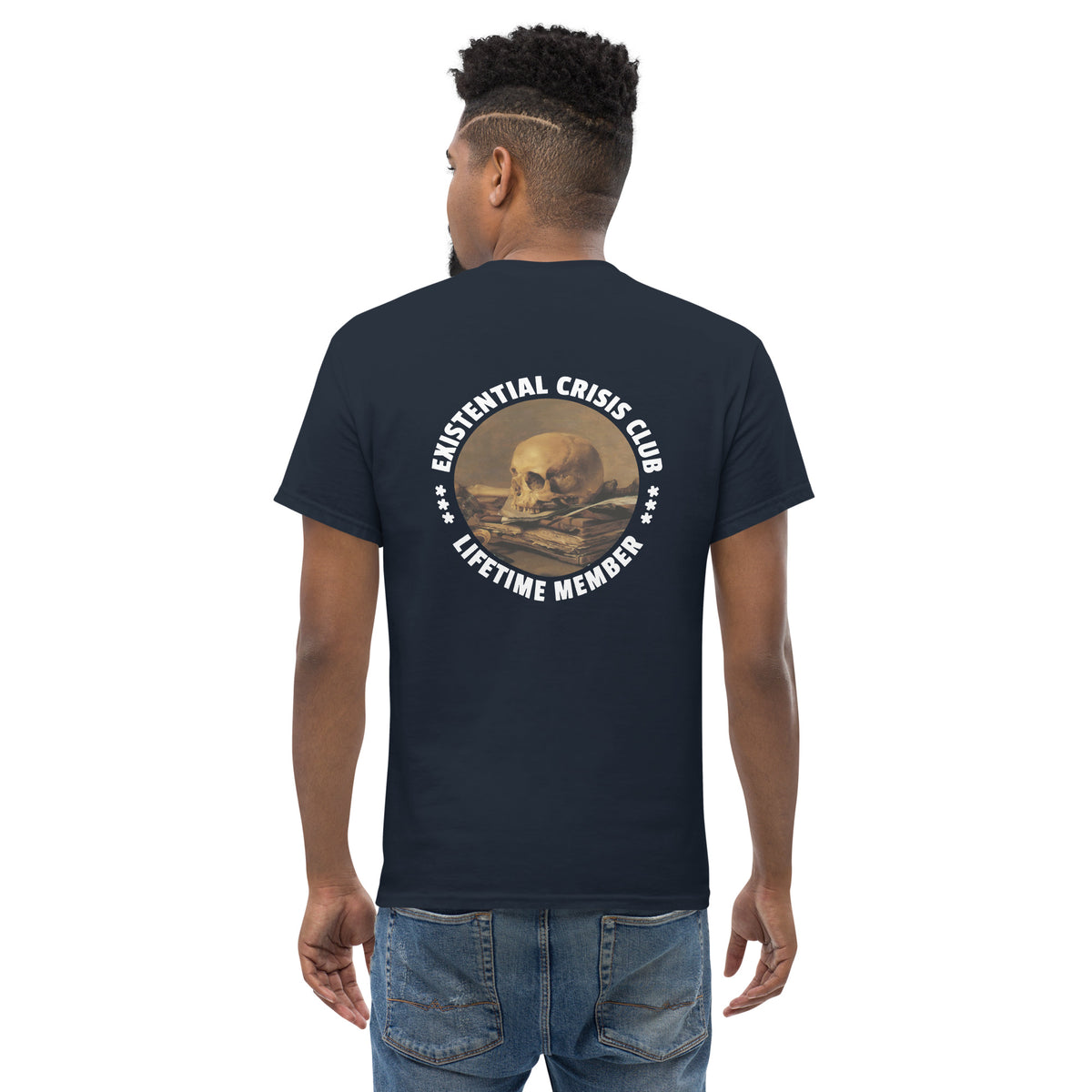 Existential Crisis Club – Lebenslanges Mitglied – Rückseitiger Aufdruck – Unisex Classic T-Shirt  The Philosopher's Shirt
